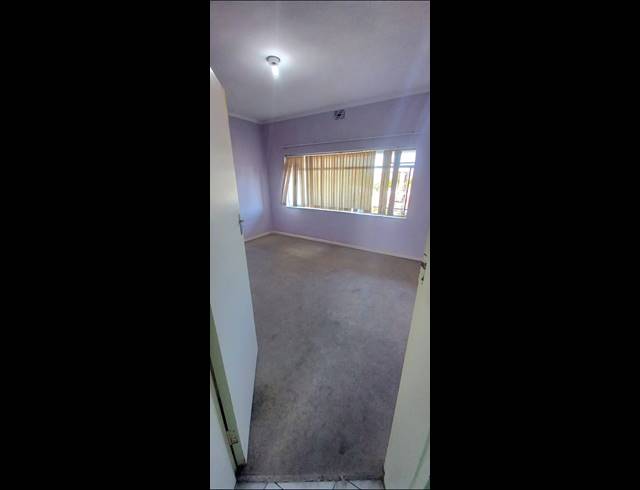 2 BEDROOM FLAT FOR SALE IN OAKDALE